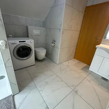 Prostorno In Prijetno Stanovanje Lejlighed *